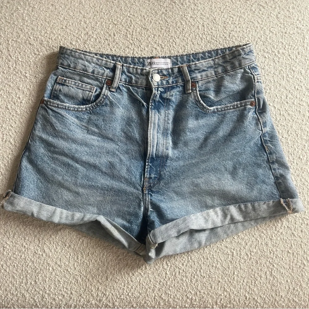 Zara Denim Jean Shorts - Picture 2 of 3